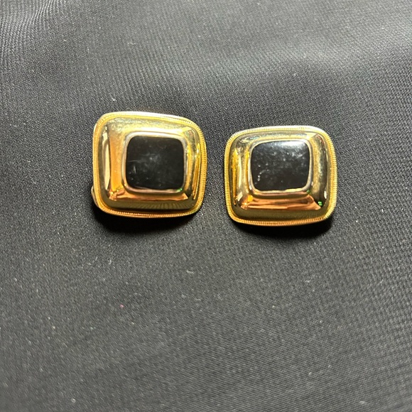 VTG Large Gold tone metal and black accent clip on earrings. Pretty!!! - Picture 6 of 7